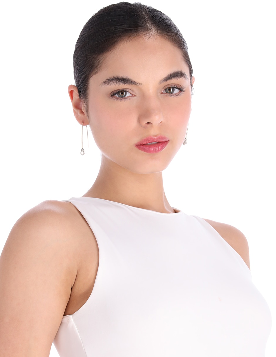 Aretes largos de gota Ashlyn con acabado pavé cristal 3