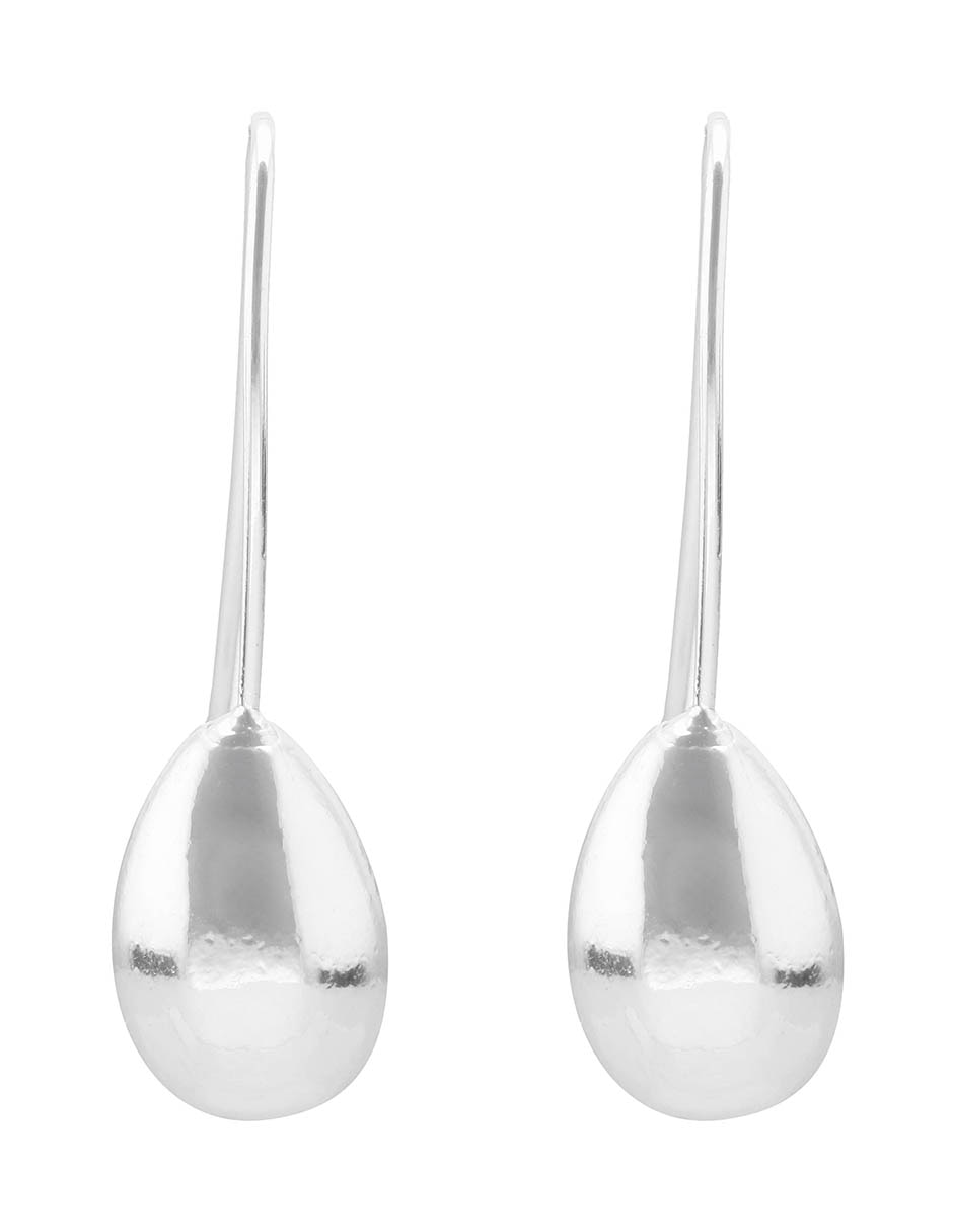 Aretes largos ovalados con acabado brillante