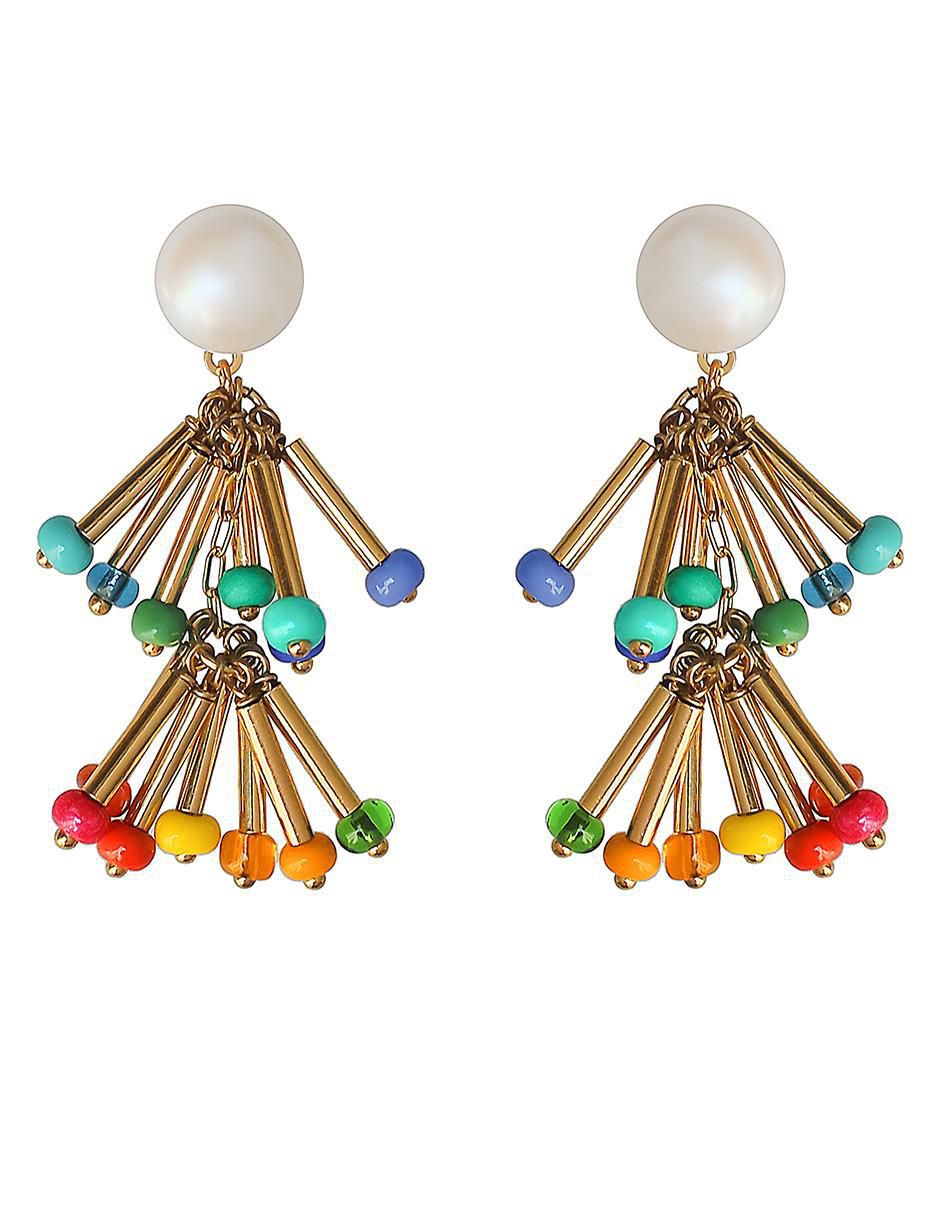 Aretes largos con acabado chapa de oro perla Aretes largos con acabado chapa de oro perla
