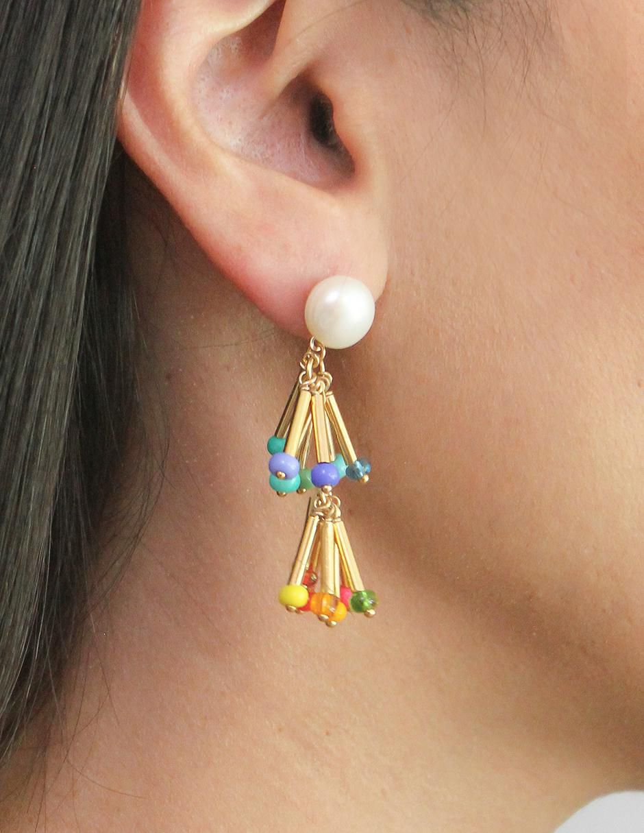 Aretes largos con acabado chapa de oro perla 3