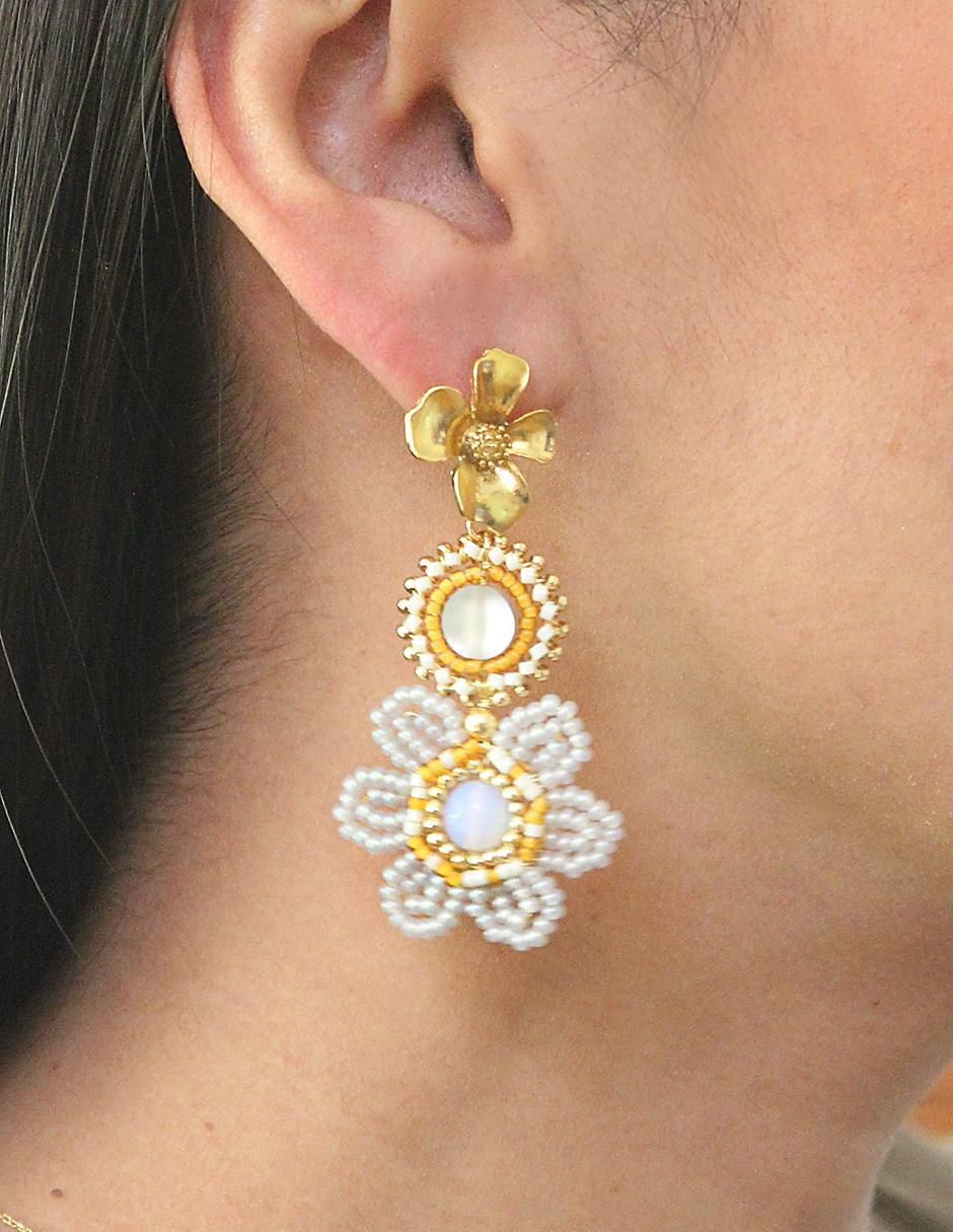 Aretes largos de flor con acabado chapa de oro 14 k 3