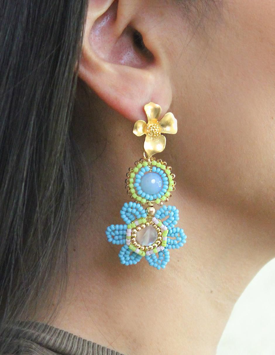 Aretes largos de flor con acabado chapa de oro jade 3