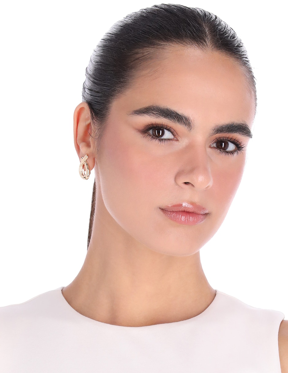 Aretes corto entrelazado Versatile Wear con acabado brillante 3
