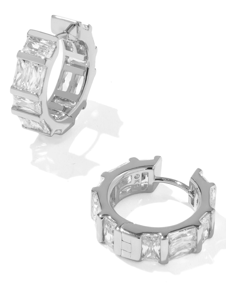 Aretes cortos 14 k con acabado baño rodio zirconia