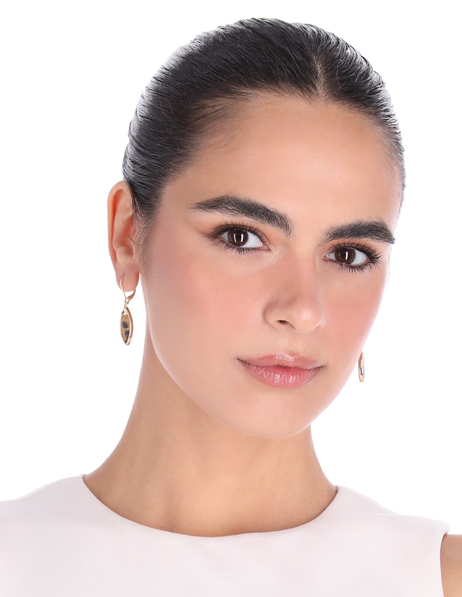 Aretes largos Leather Animal con acabado brillante 3