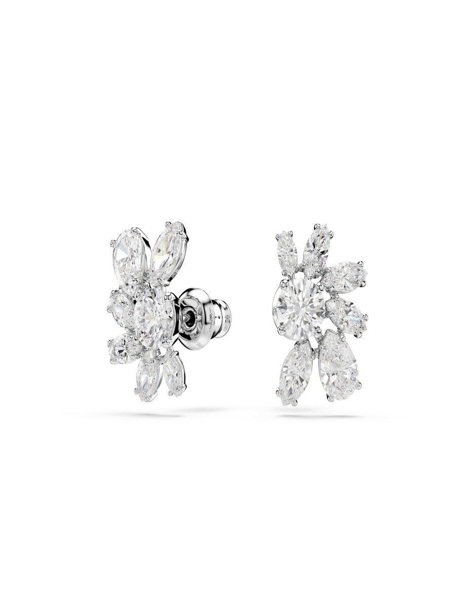 Aretes cortos de flor Mesmera con acabado pavé cristal 4