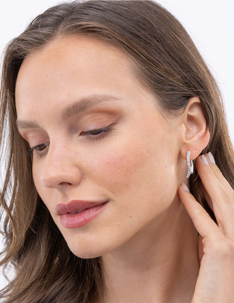 Aretes cortos Lena con acabado brillante cristal 5
