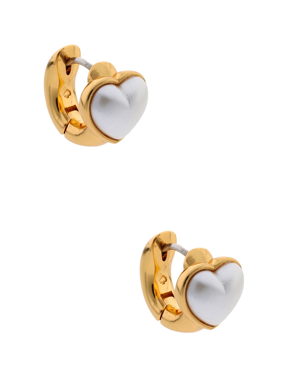 Aretes huggies de corazón con acabado brillante perla de acrílico 3