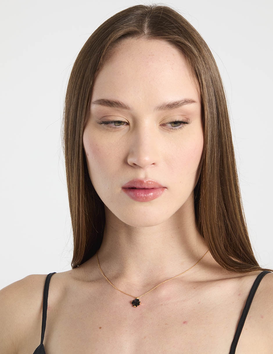 Collar con dije de flor 3