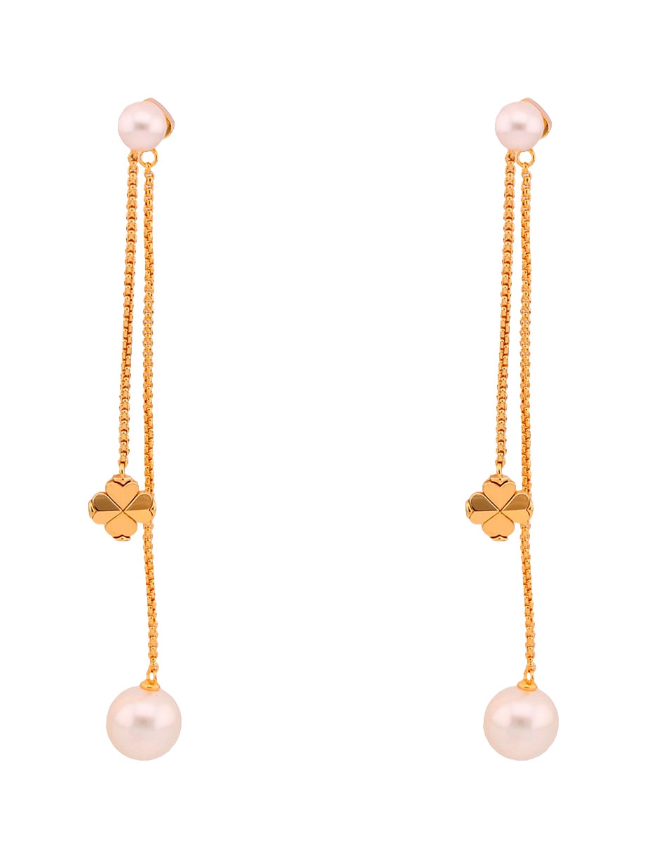Aretes largos con acabado brillante perla