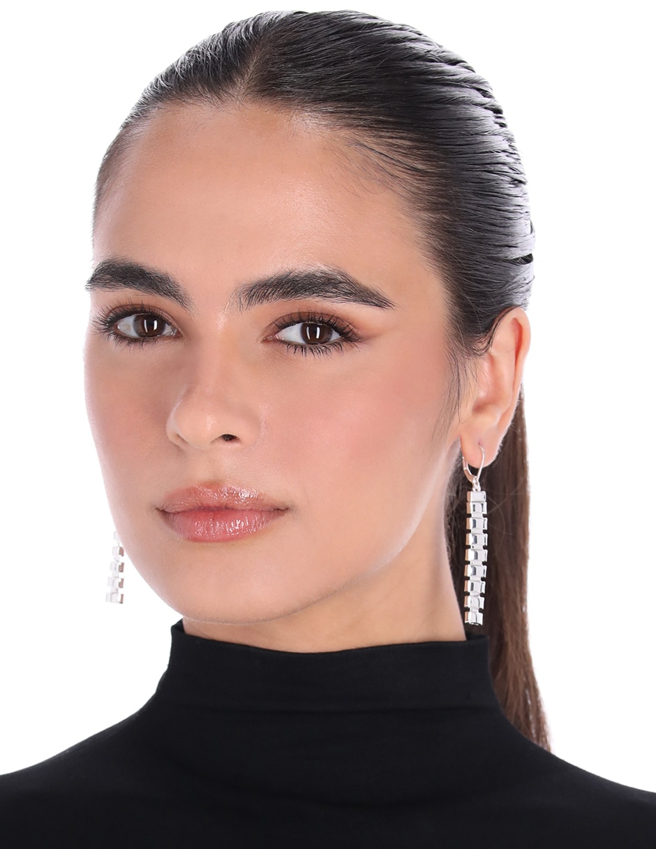 Aretes largos Cyber Silver con acabado brillante 3