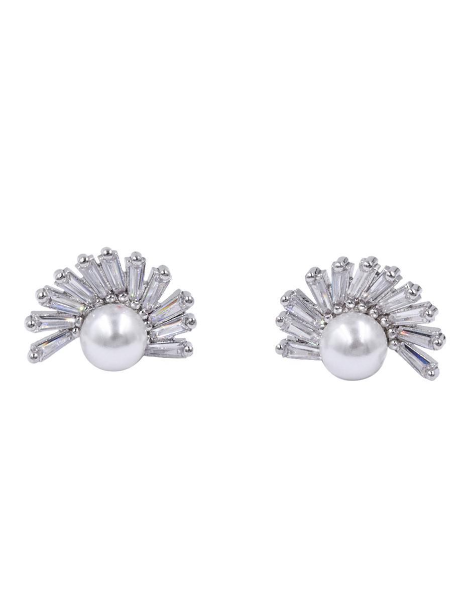 Aretes cortos con acabado pulido cristal