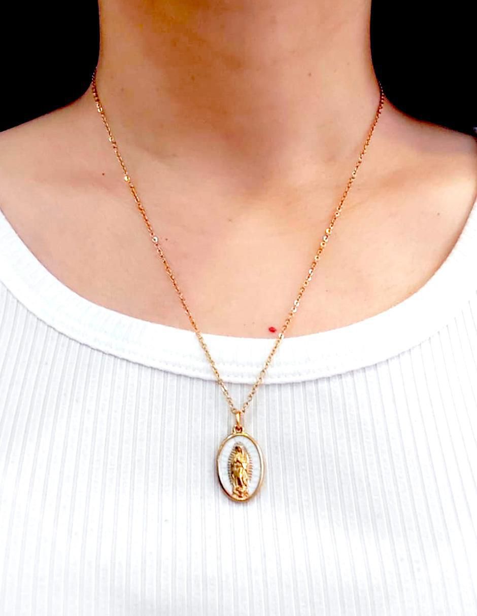 Collar con dije Virgen de Guadalupe de baño de oro 18 K 3