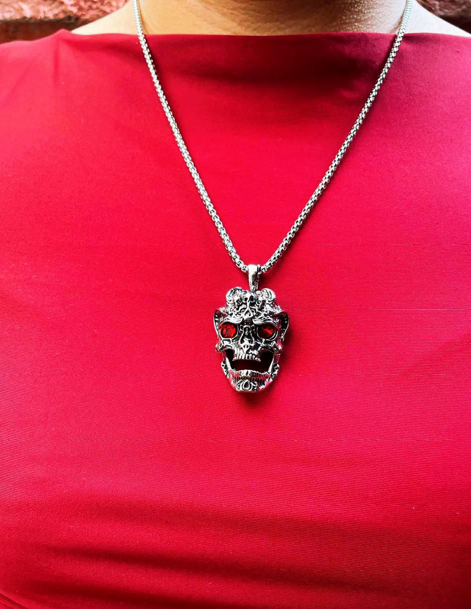 Collar con dije de calavera 3