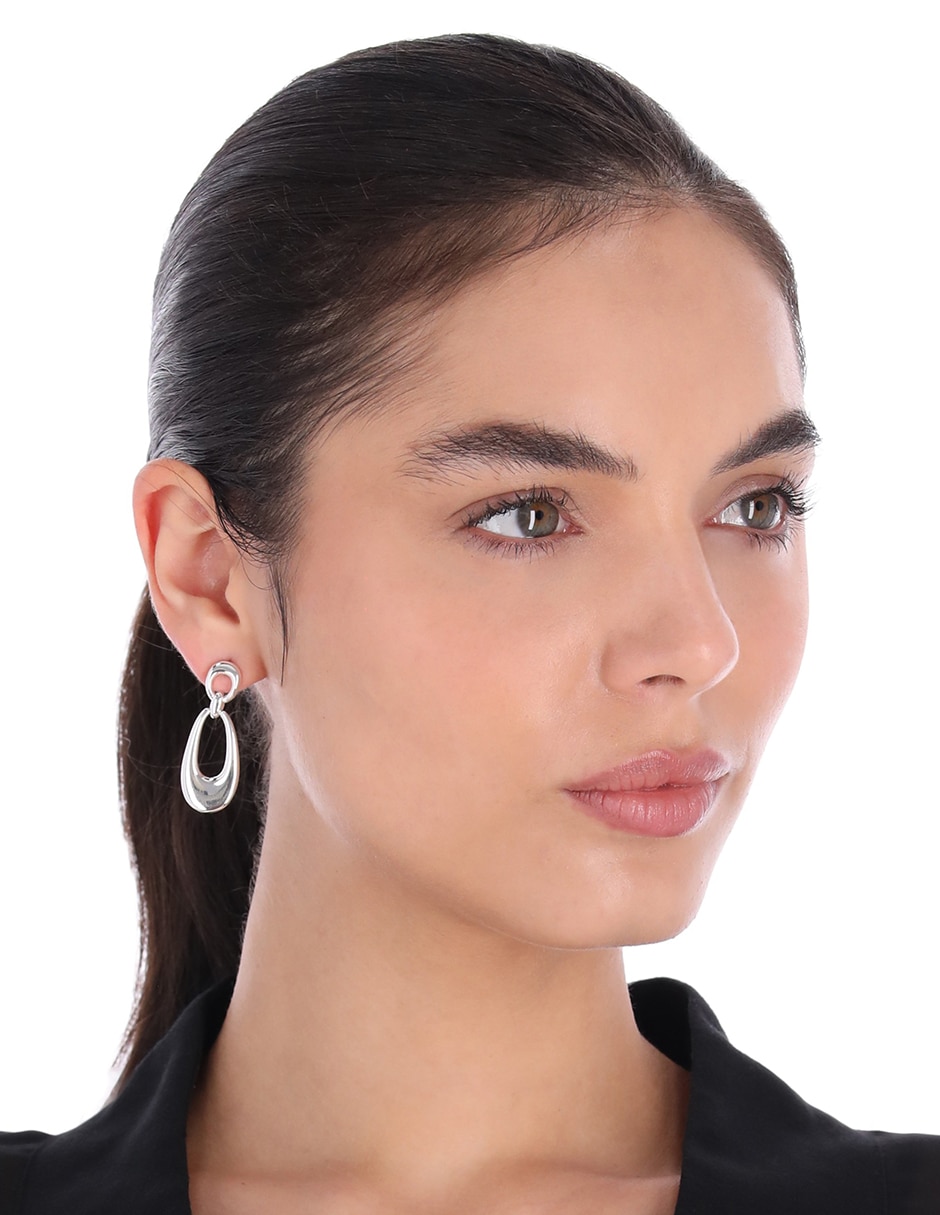 Aretes largos con acabado brillante 2