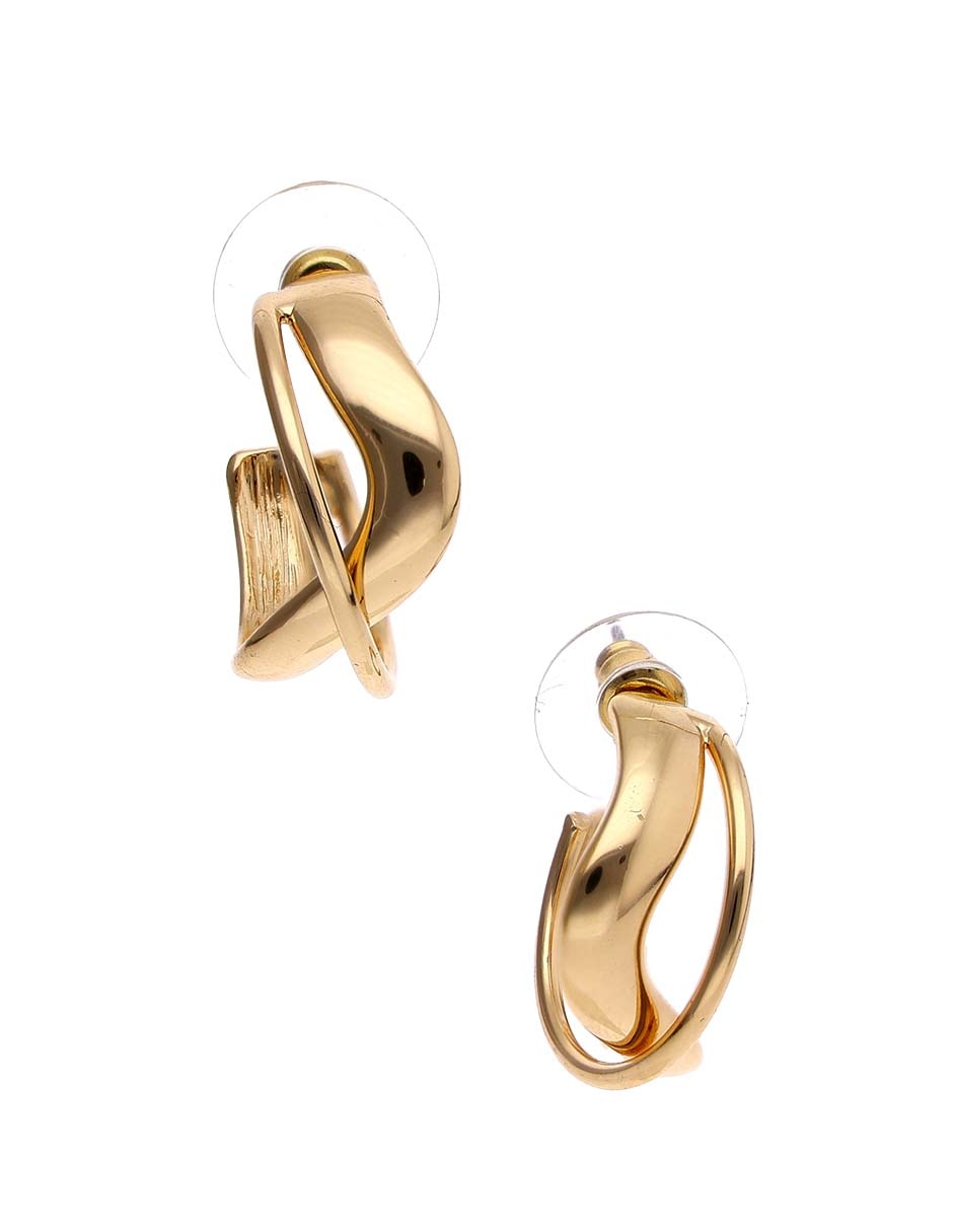 Aretes cortos con acabado brillante