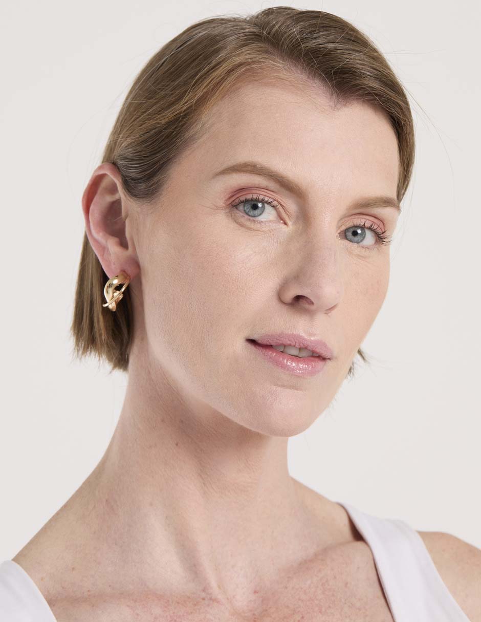 Aretes cortos con acabado brillante 4