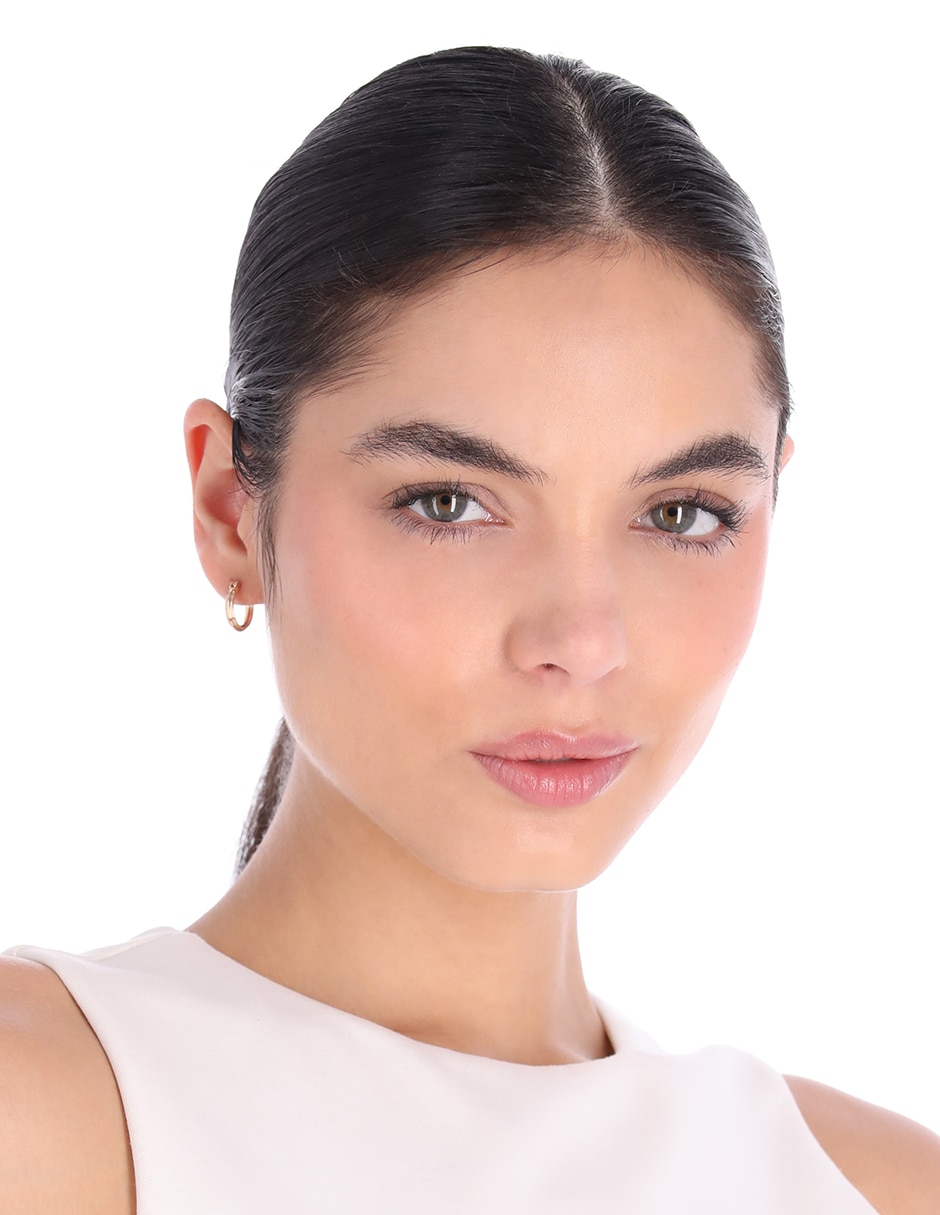Aretes cortos Love Hearts con acabado brillante 3