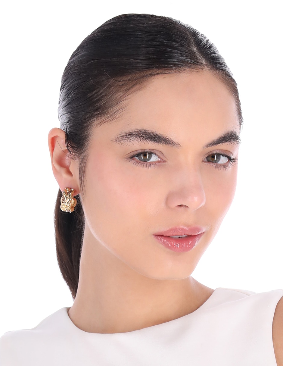 Aretes cortos 2.1 Braided Metal con acabado brillante 3