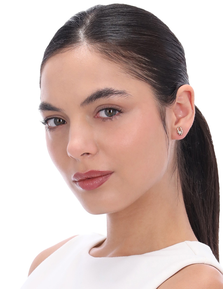Aretes cortos de corazón con acabado brillante circonita 3