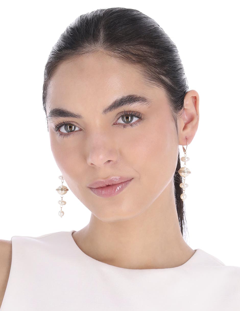 Aretes largos Tinsel Love con acabado esmaltado perla con zirconia 3