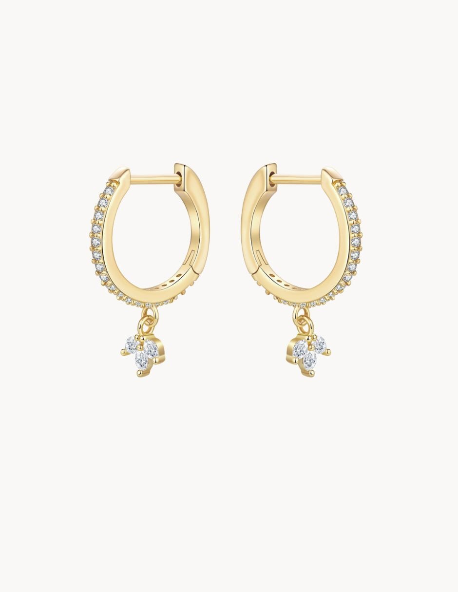 Aretes cortos de flor Fairy Tail Olivia Wild con acabado baño de oro de 18 K circonita