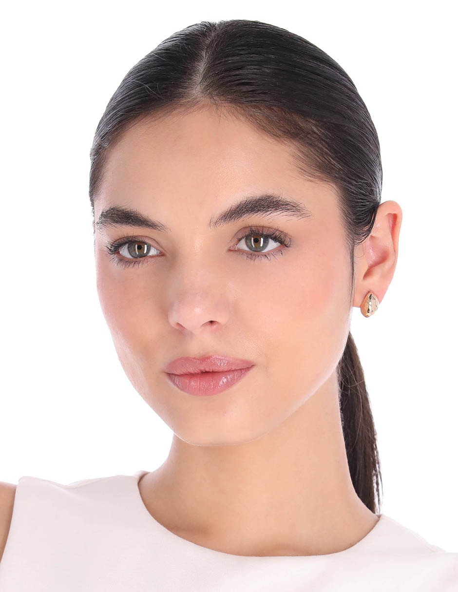 Aretes cortos con acabado brillante 2
