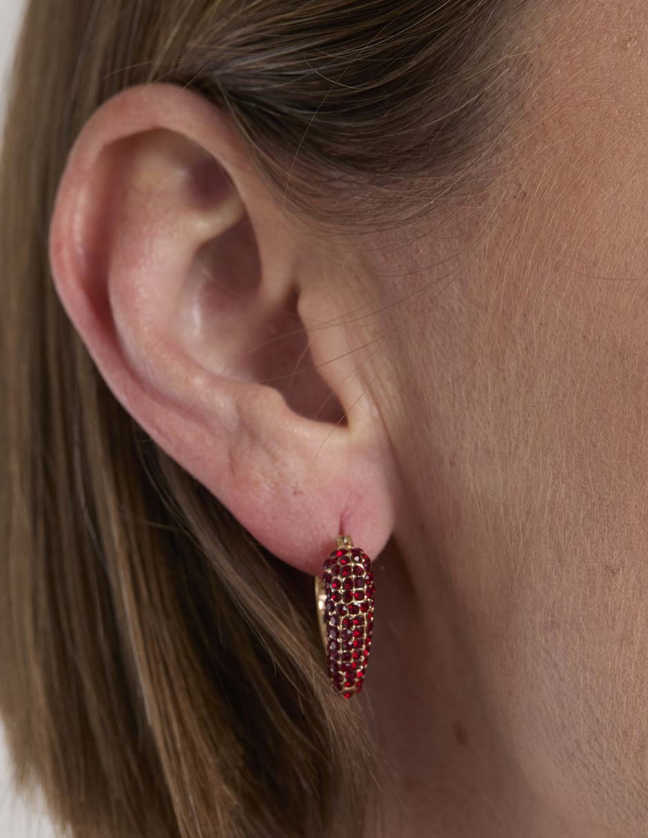 Arete corto de corazón con acabado brillante 4