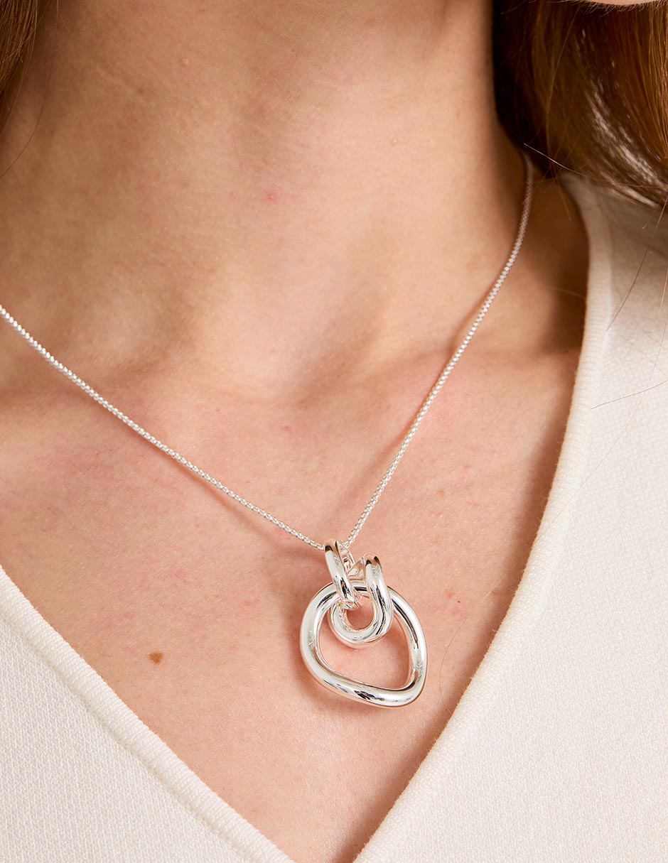 Collar Cassandra 4