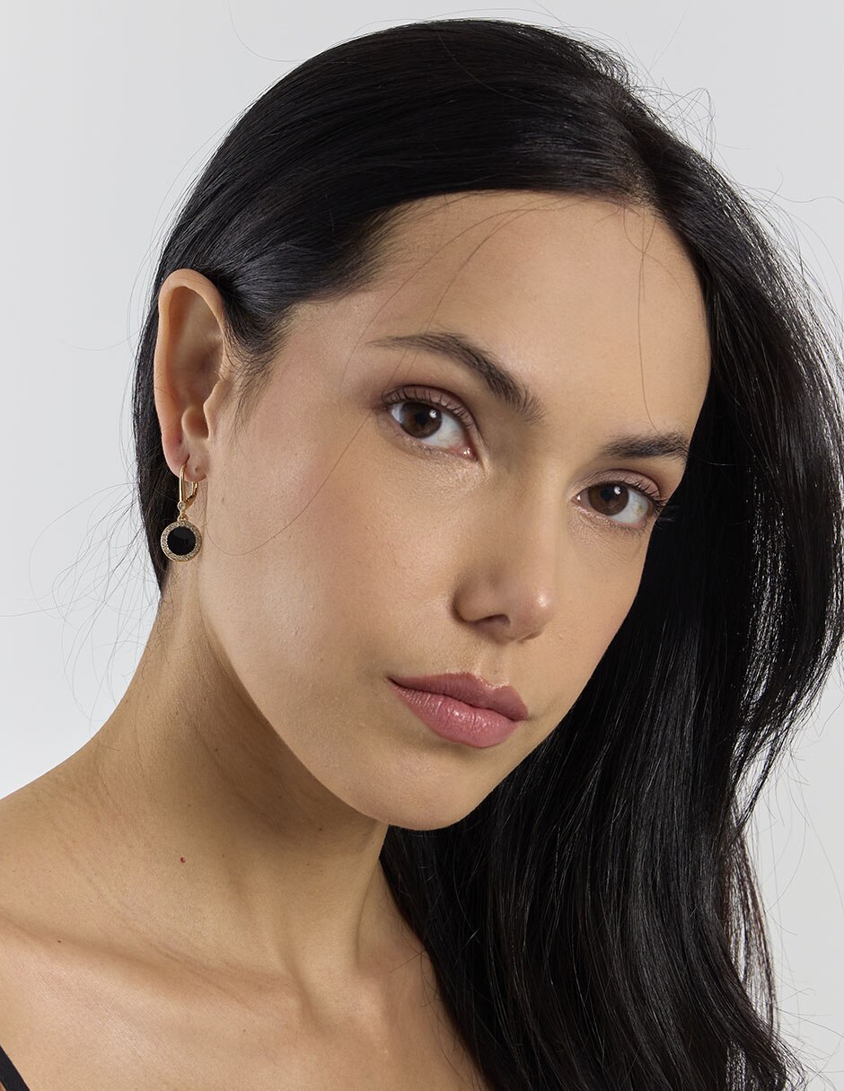 Aretes cortos circulares con acabado brillante circonita 4