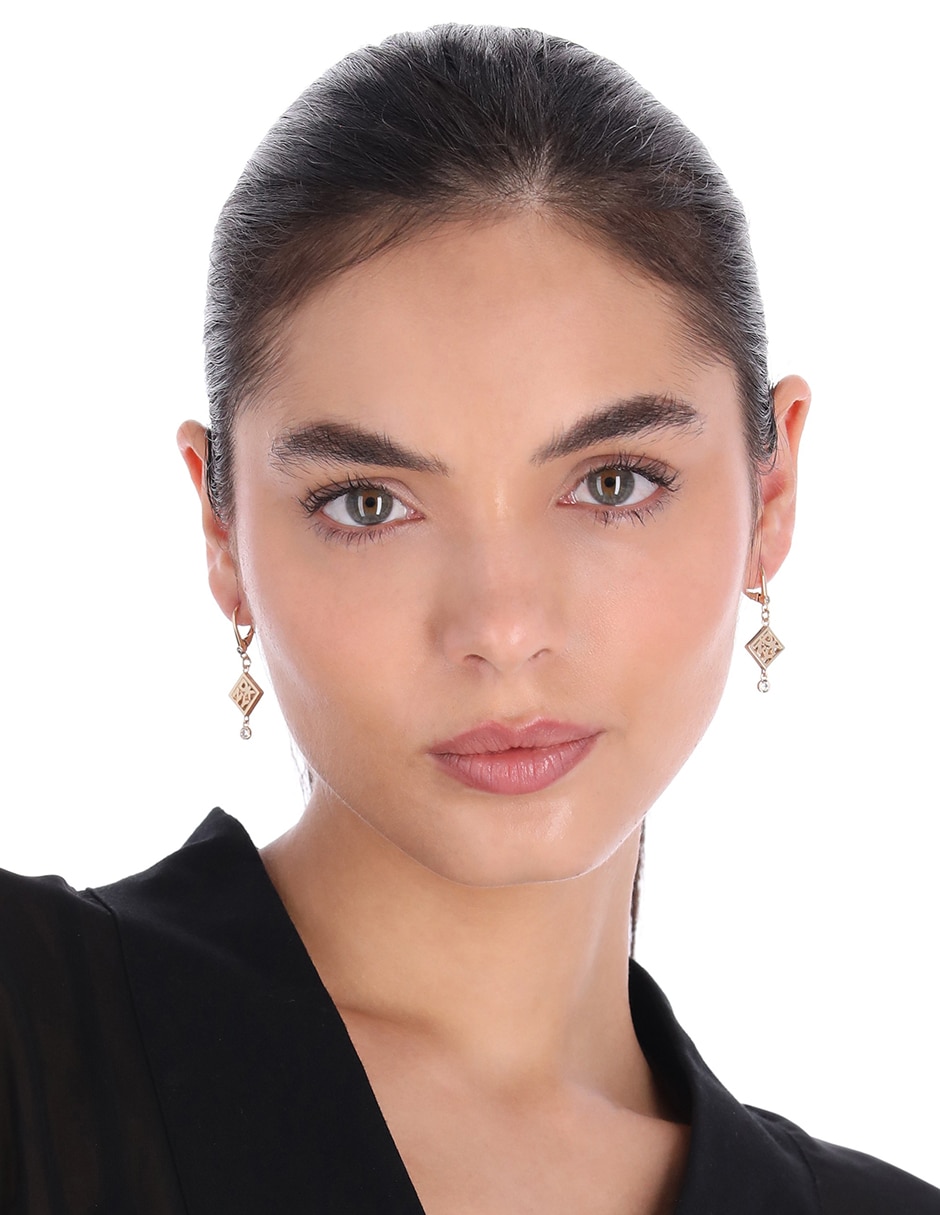 Aretes cortos de rombo Kalina con acabado brillante circonita 2