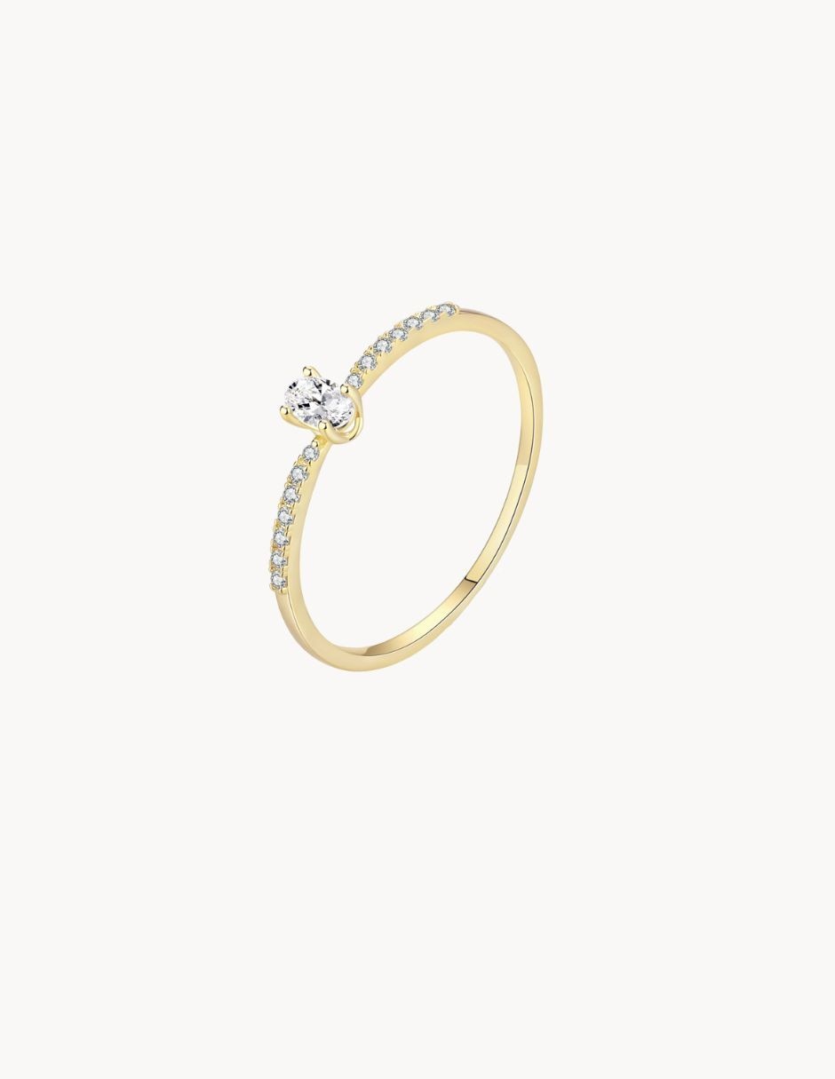 Anillo ovalado Olivia Wild circonita con acabado baño de oro 18 k