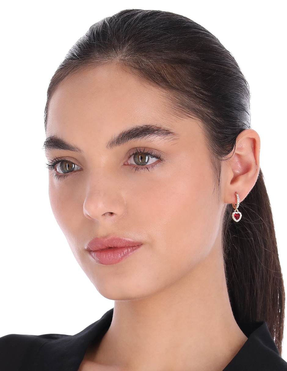 Aretes largos de corazón con acabado pavé 3