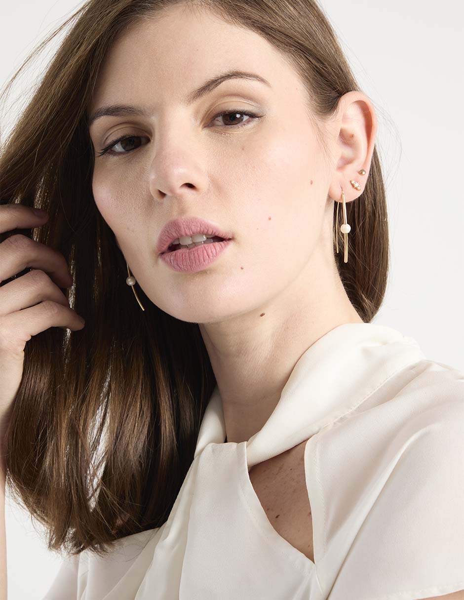 Aretes largos Elaina con acabado pulido 4