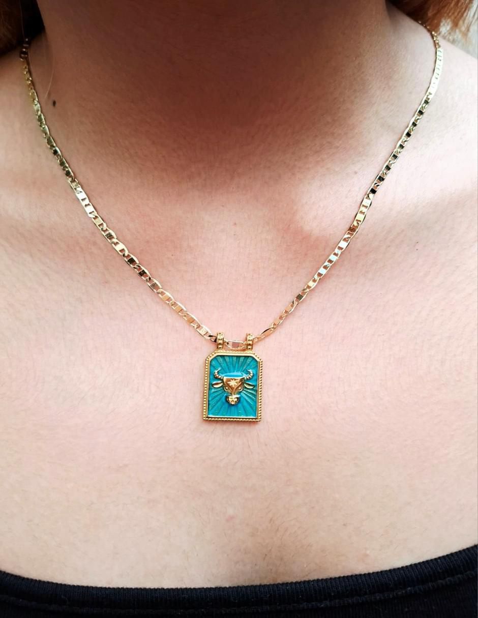 Collar con dije de signo zodiacal de oro laminado 10 K 2
