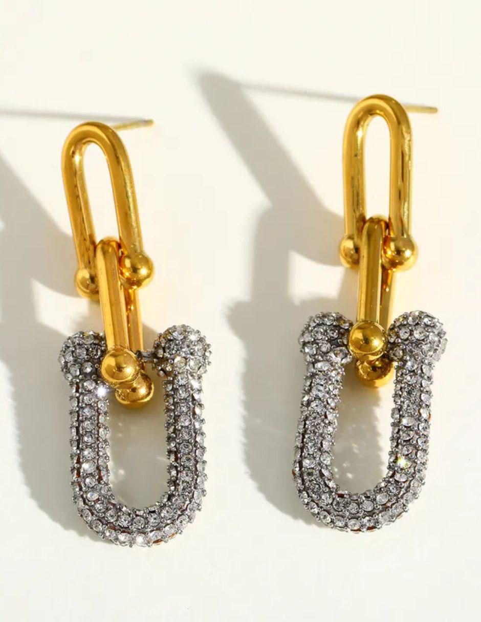 Aretes largos de oro laminado 9 K con acabado pulido zirconia 5