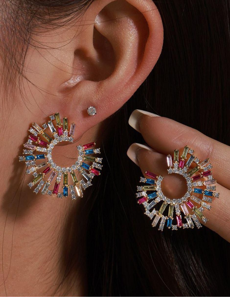 Aretes de oro laminado 9 k con acabado brillante zirconia 6