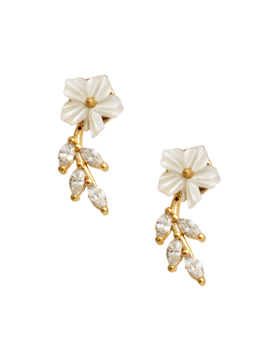 Aretes cortos de flor con acabado pavé madre perla
