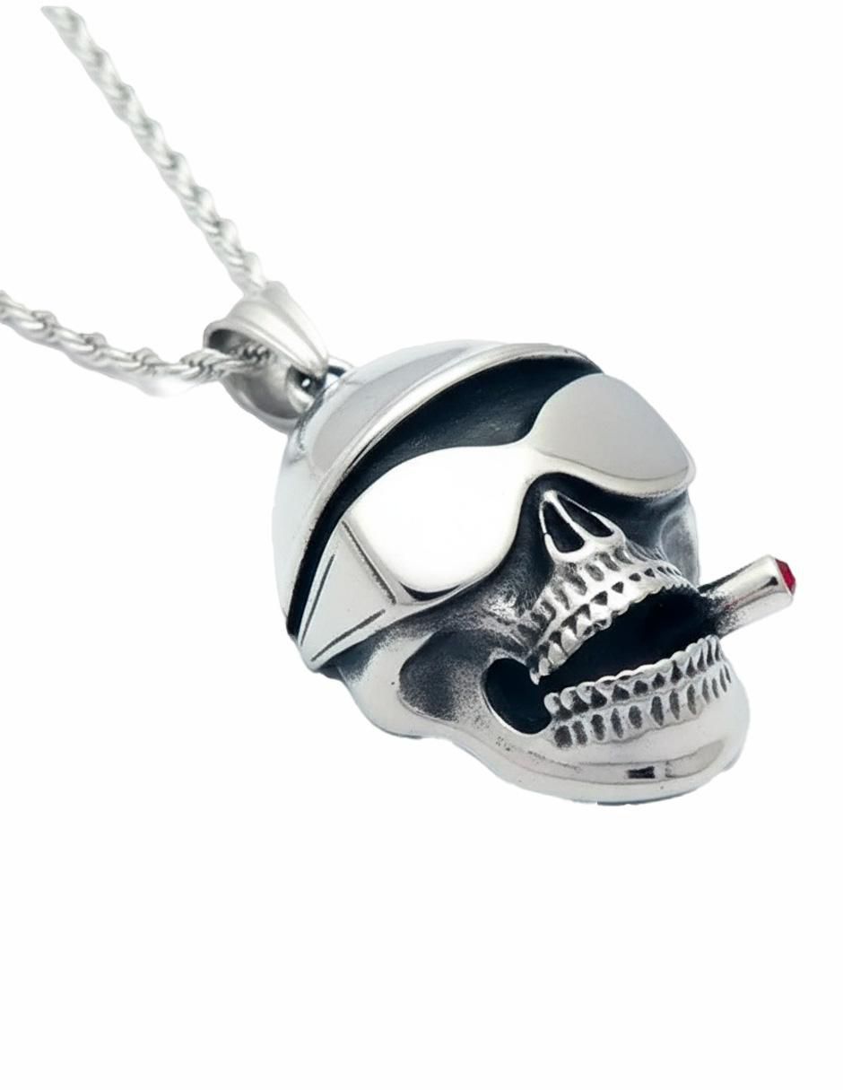 Collar con dije de calavera