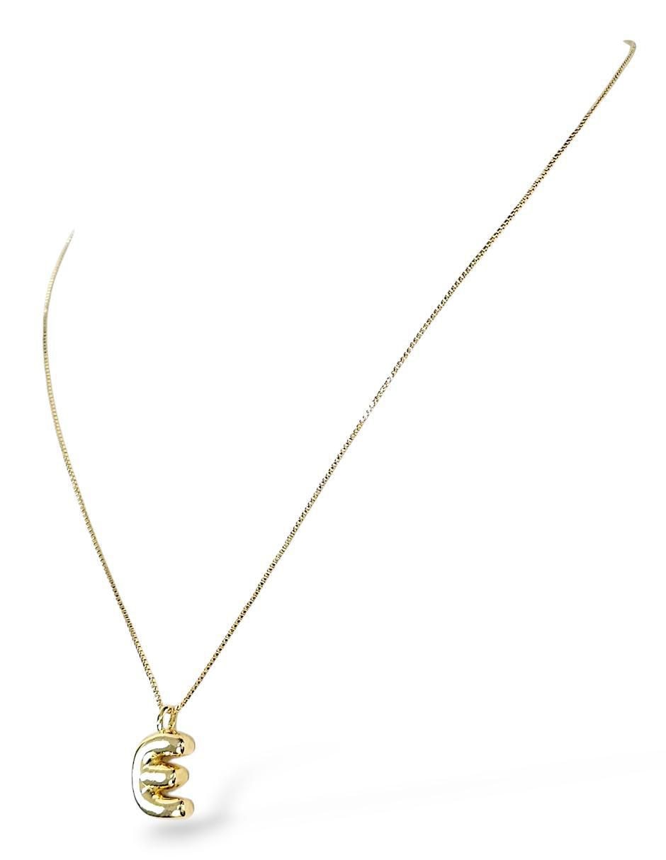 Collar con dije de letra e de baño de oro 18 K 3