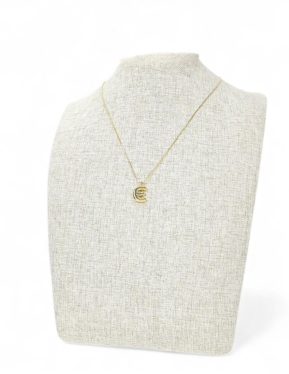 Collar con dije de letra e de baño de oro 18 K 5