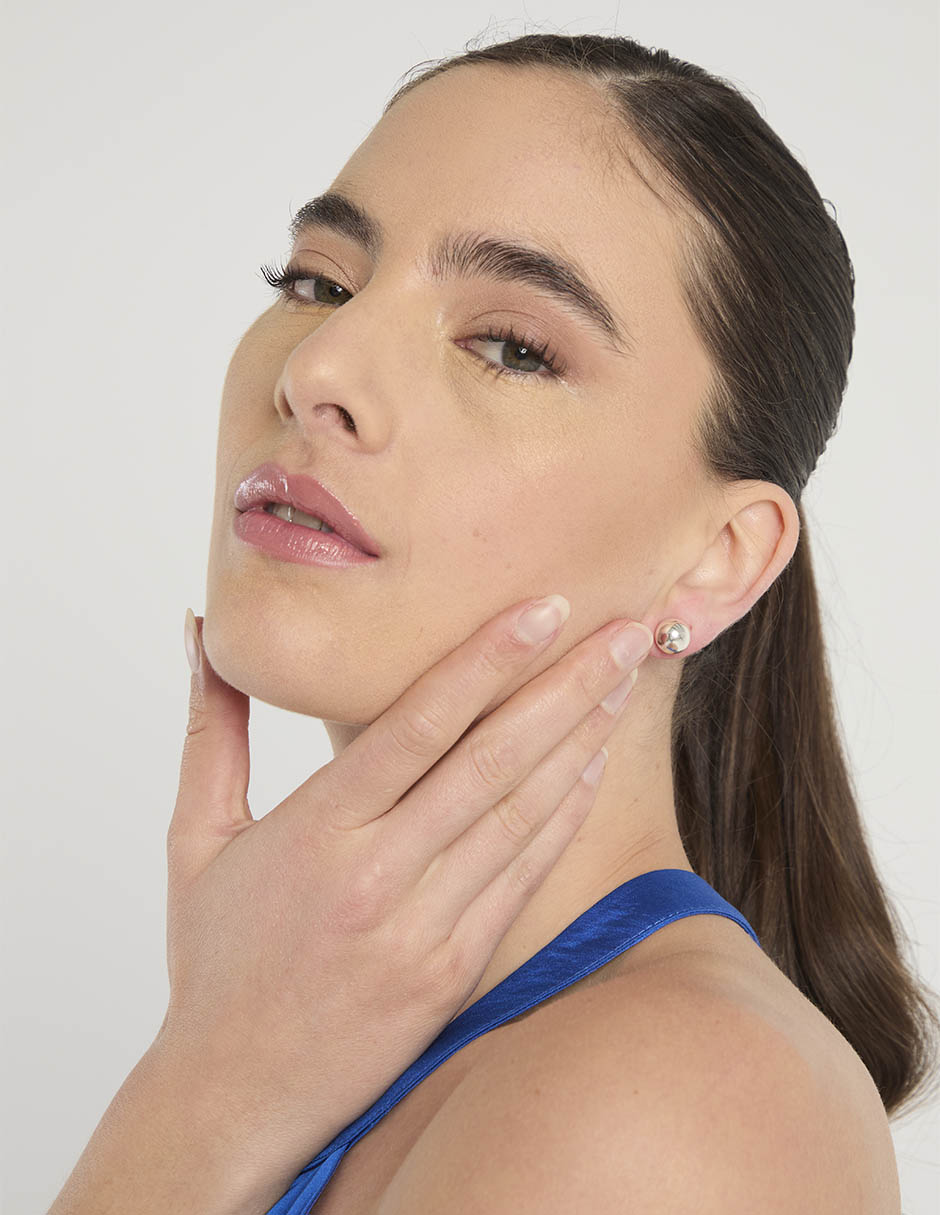 Aretes cortos con acabado pulido 4