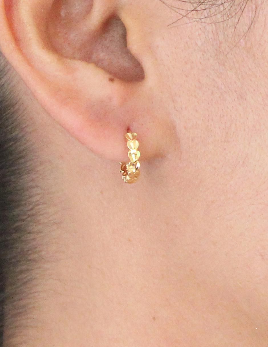 Aretes huggies de corazón de plata P 925 con acabado chapa de oro 3