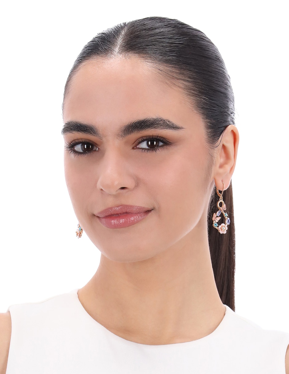 Aretes largos de gota con acabado brillante 3