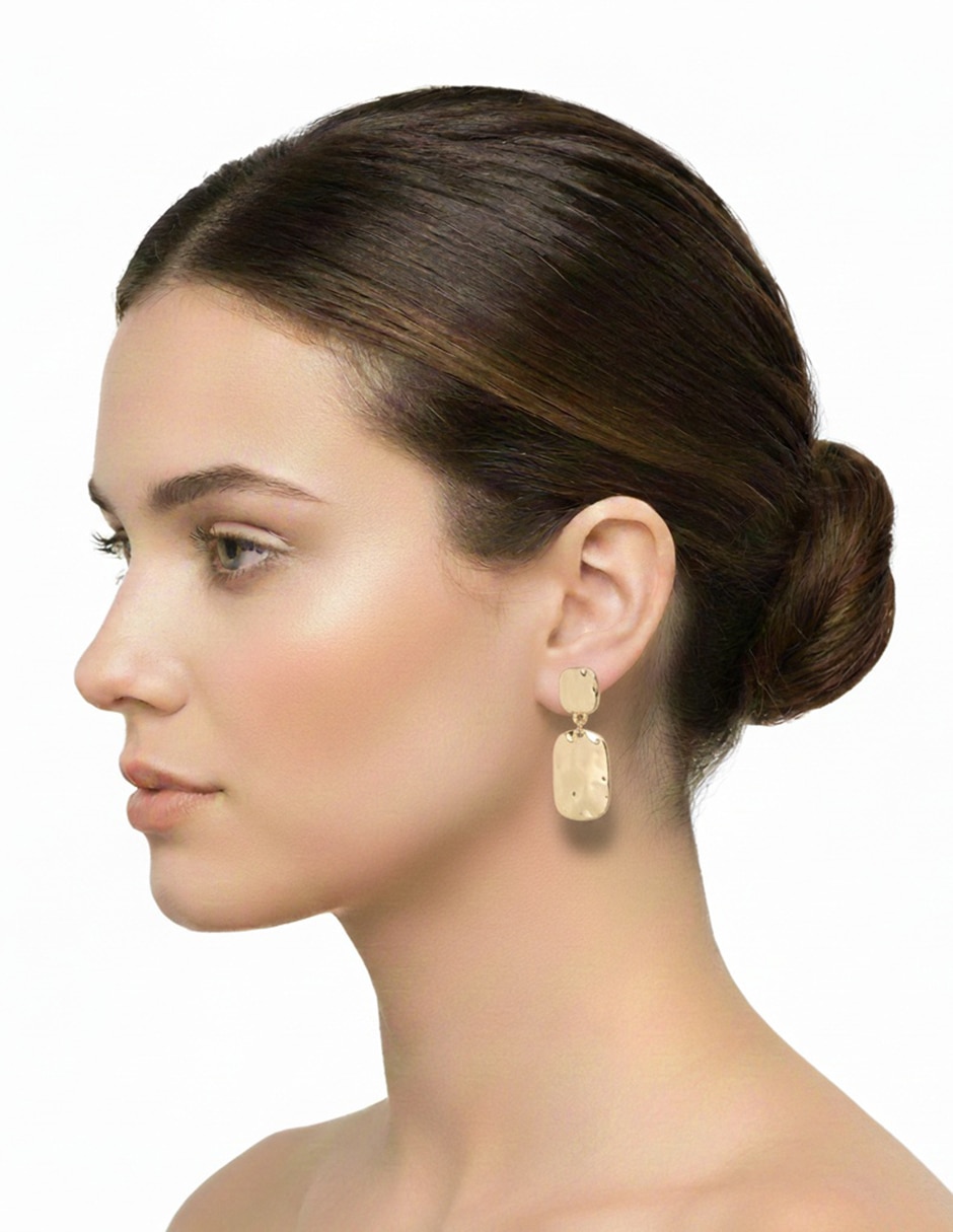 Aretes cortos con acabado brillante 3