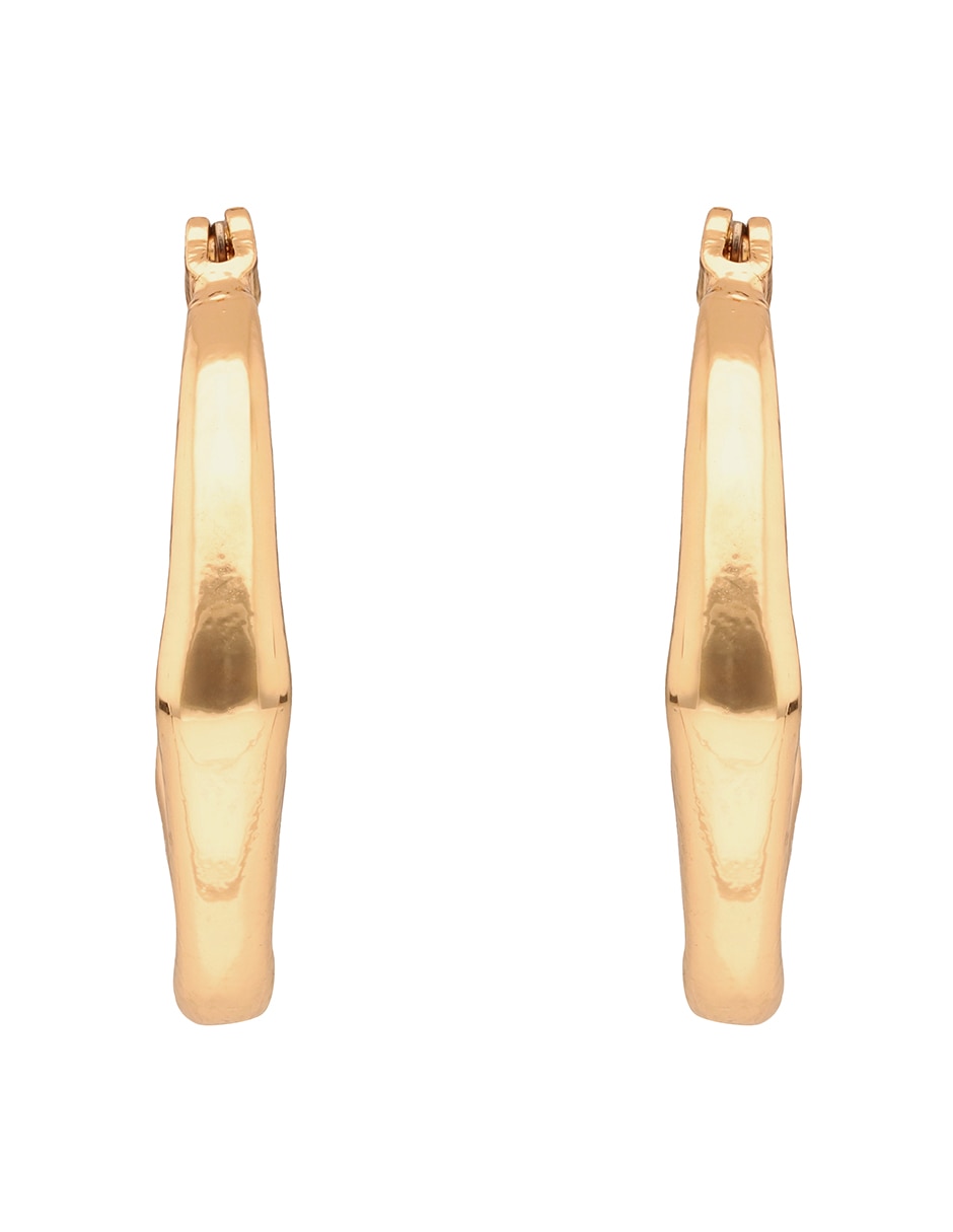 Aretes cortos con acabado brillante