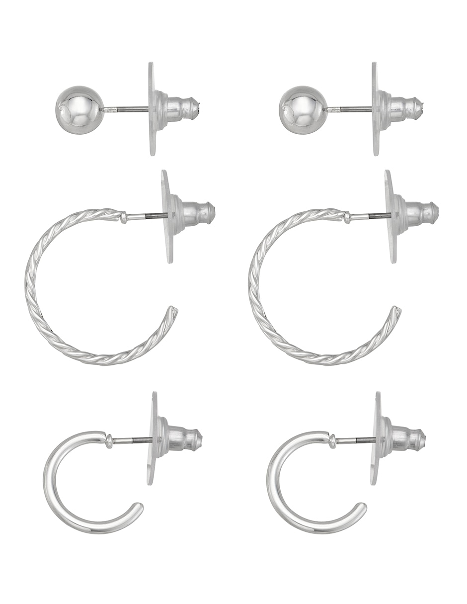 Set de aretes cortos con acabado pulido