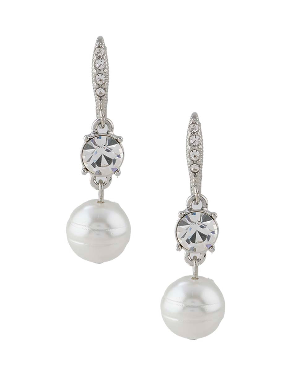 Aretes cortos con acabado pulido