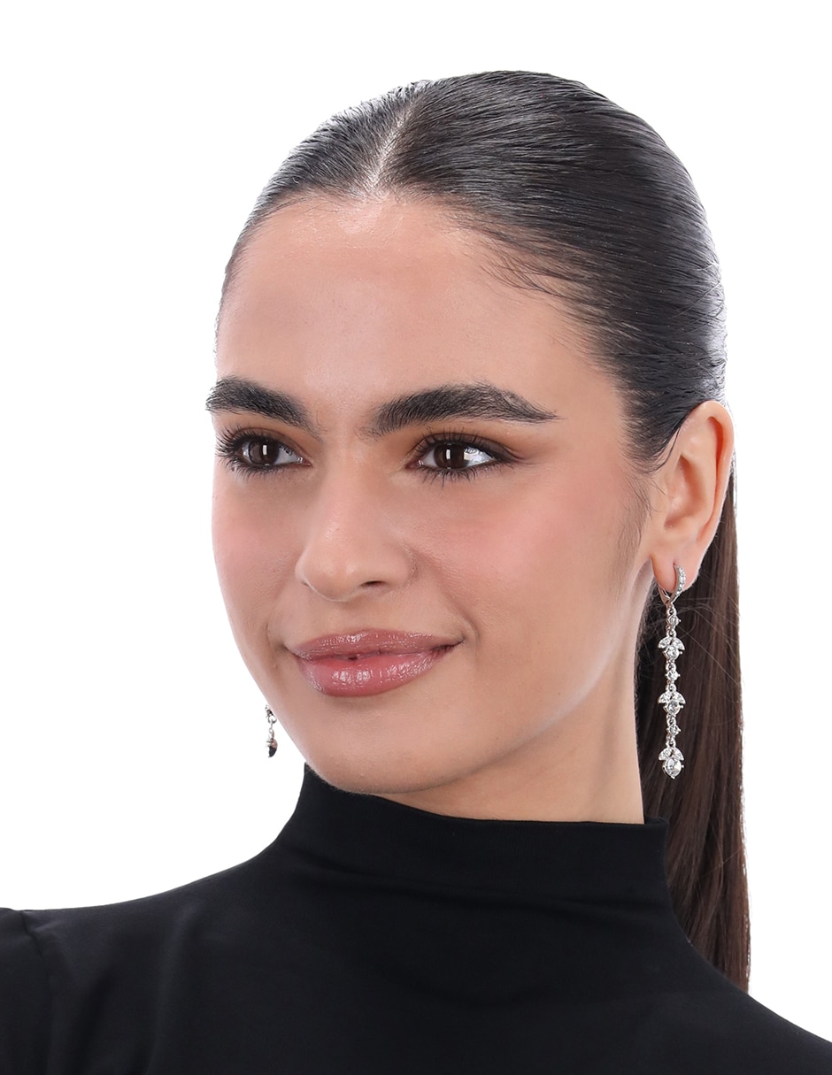 Aretes largos con acabado brillante 3