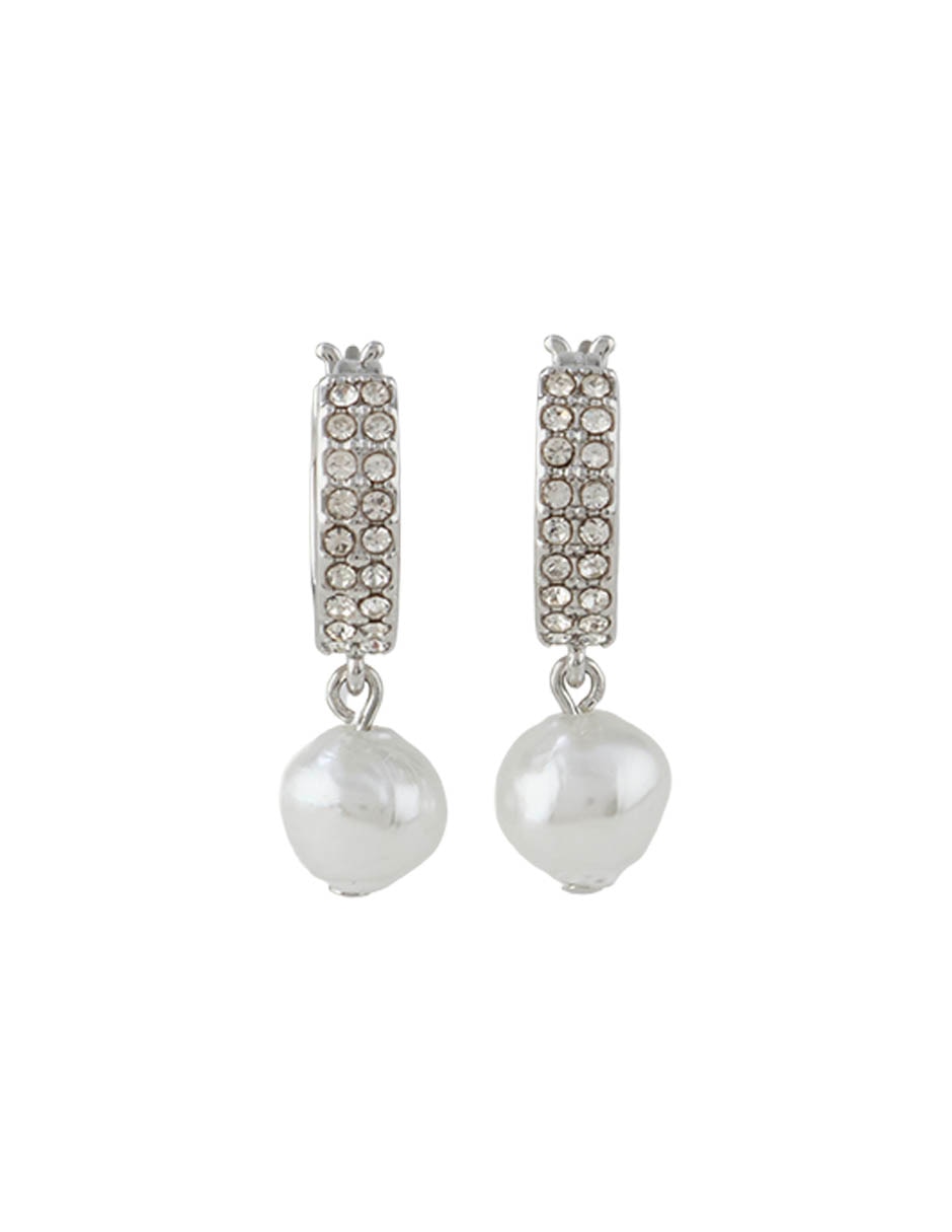 Aretes cortos con acabado pulido